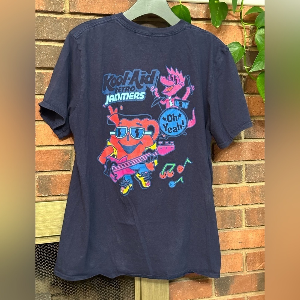 🛍️KOOL Aid graphic tee large with excellent new condition.